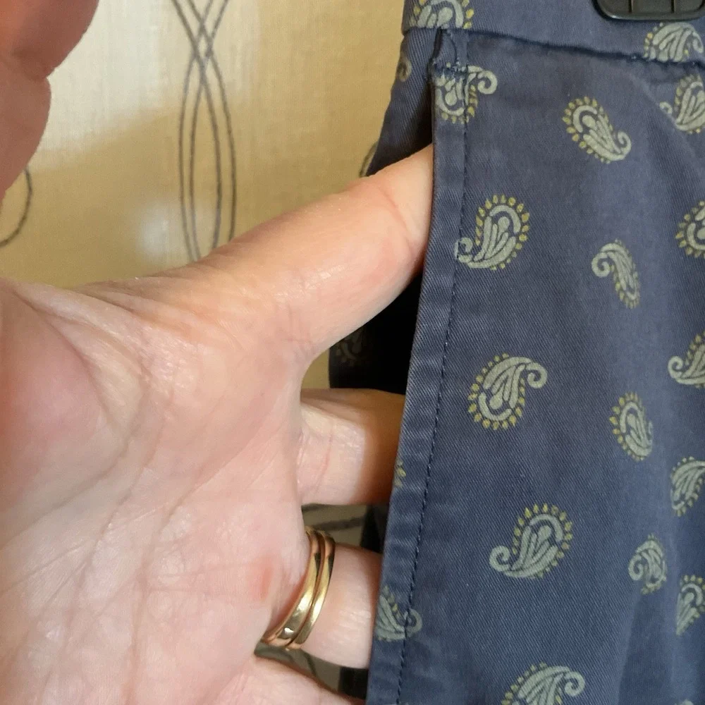 Men's Dockers Supreme Flex Blue Khakis Shorts Paisley Flat Front Stretch Size 30